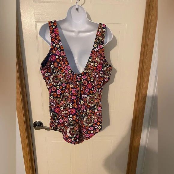 Lands' End Scoop Neck Tugless-Tank One-piece Swimsuit in Paisley & Flowe… - Picture 5 of 10